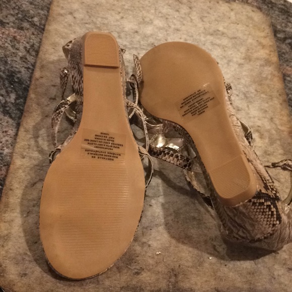 Brown/beige size 8M snakeskin design sandals. - Picture 5 of 5